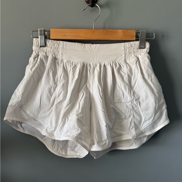 Lululemon Hotty Hot Short II *Long 4" - Picture 1 of 9